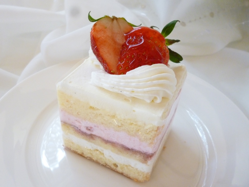 ホワイトチョコ入り生クリームといちご