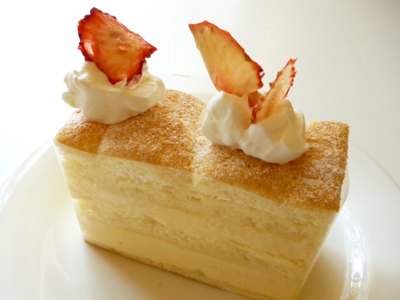 クリームチーズ&サワーフロマージュチーズと自家製ドライストロベリー